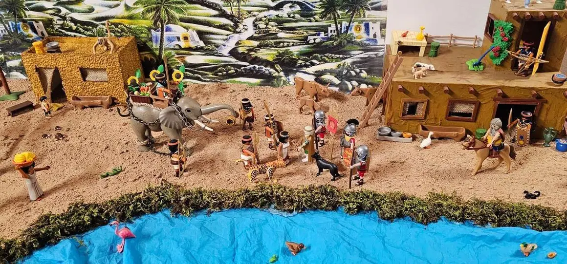 Ambiente navide&ntilde;o en C&aacute;rmenes durante el encendido de luces y la inauguraci&oacute;n del Bel&eacute;n de Playmobil. Le&oacute;n 24 horas.