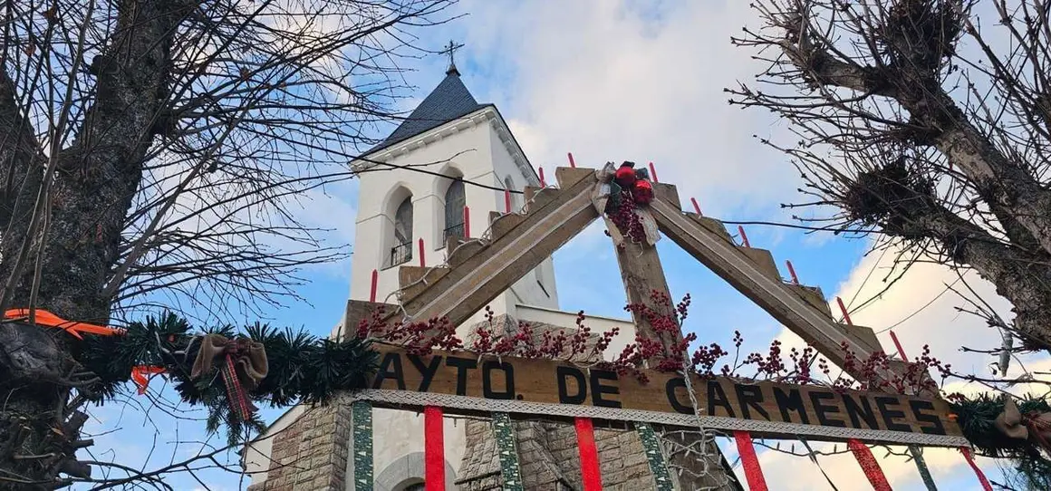 Ambiente navide&ntilde;o en C&aacute;rmenes durante el encendido de luces y la inauguraci&oacute;n del Bel&eacute;n de Playmobil. Le&oacute;n 24 horas.