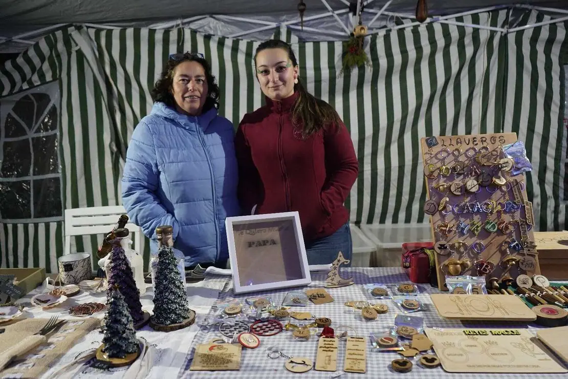 Ambiente del mercadillo y del alumbrado navide&ntilde;o de Villaverde la Chiquita. Minipinche _fotografiasAmbiente del mercadillo y del alumbrado navide&ntilde;o de Villaverde la Chiquita. Minipinche _fotografias