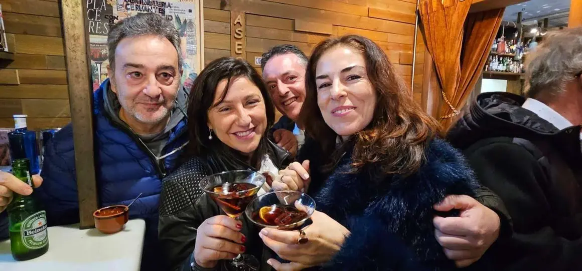 Im&aacute;genes del IX aniversario de la Vermuter&iacute;a Cervantes en el Barrio Rom&aacute;ntico de Le&oacute;n. Le&oacute;n 24 horas.