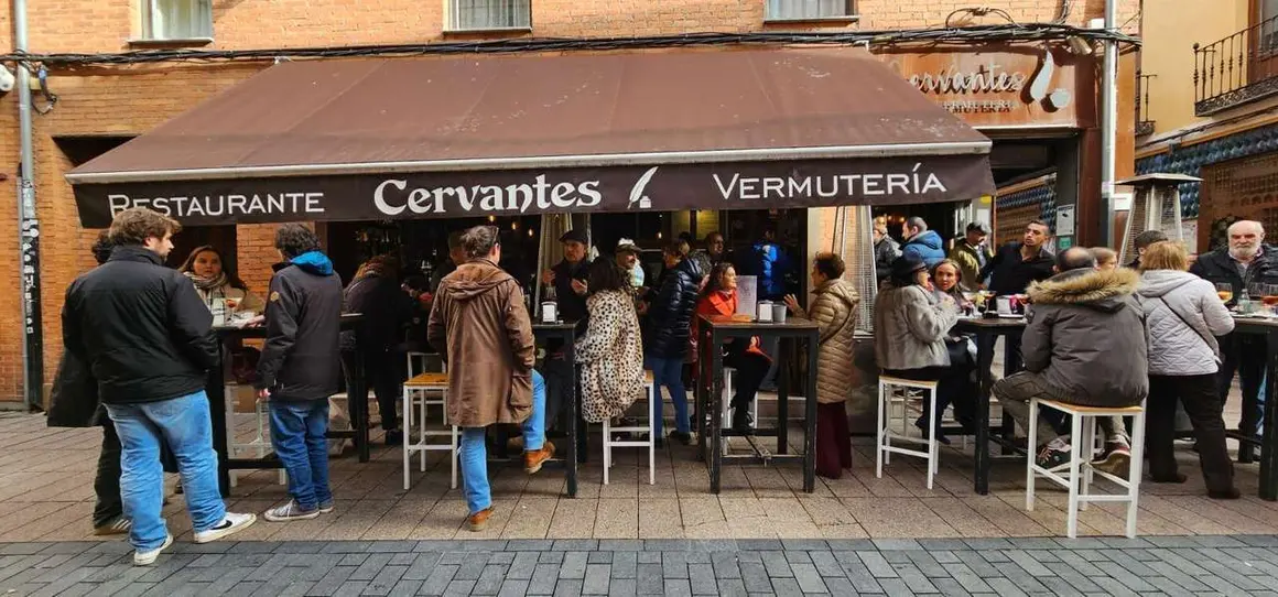 Im&aacute;genes del IX aniversario de la Vermuter&iacute;a Cervantes en el Barrio Rom&aacute;ntico de Le&oacute;n. Le&oacute;n 24 horas.