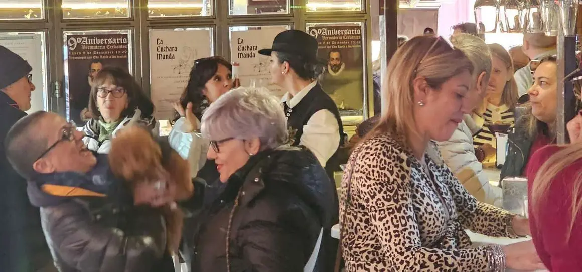 Im&aacute;genes del IX aniversario de la Vermuter&iacute;a Cervantes en el Barrio Rom&aacute;ntico de Le&oacute;n. Le&oacute;n 24 horas.