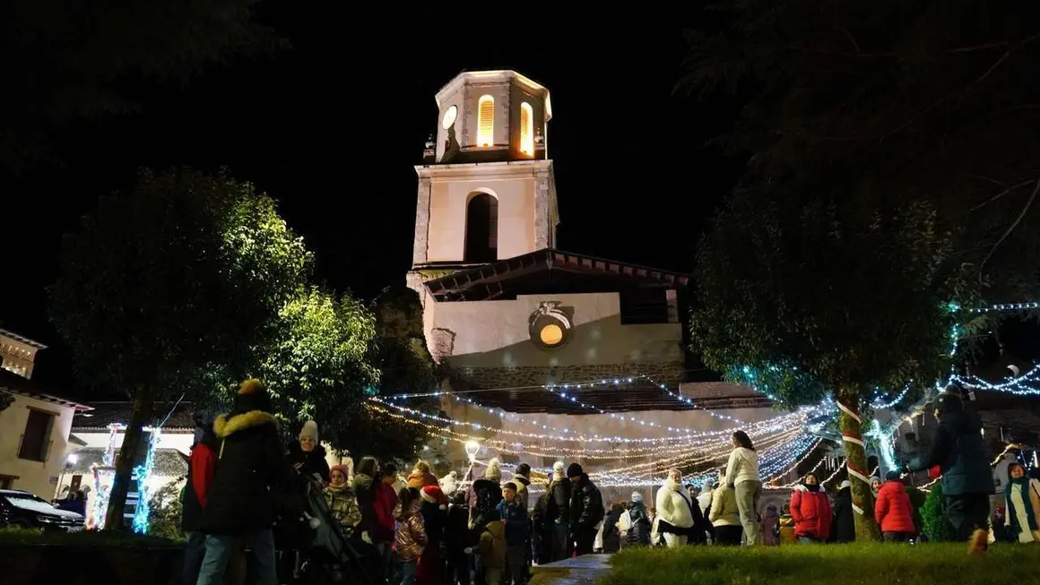 Vecinos del barrio de San Benito, protagonistas de la tarde con decoraci&oacute;n, m&uacute;sica y chocolatada. Le&oacute;n 24 horas.