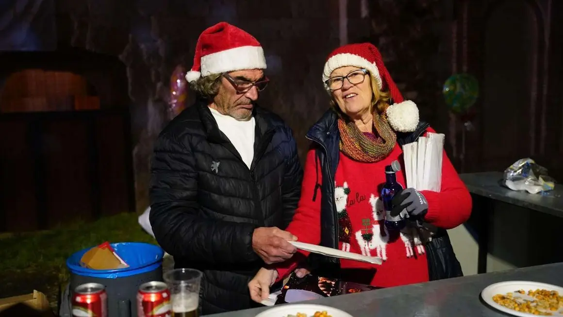 Vecinos del barrio de San Benito, protagonistas de la tarde con decoraci&oacute;n, m&uacute;sica y chocolatada. Le&oacute;n 24 horas.