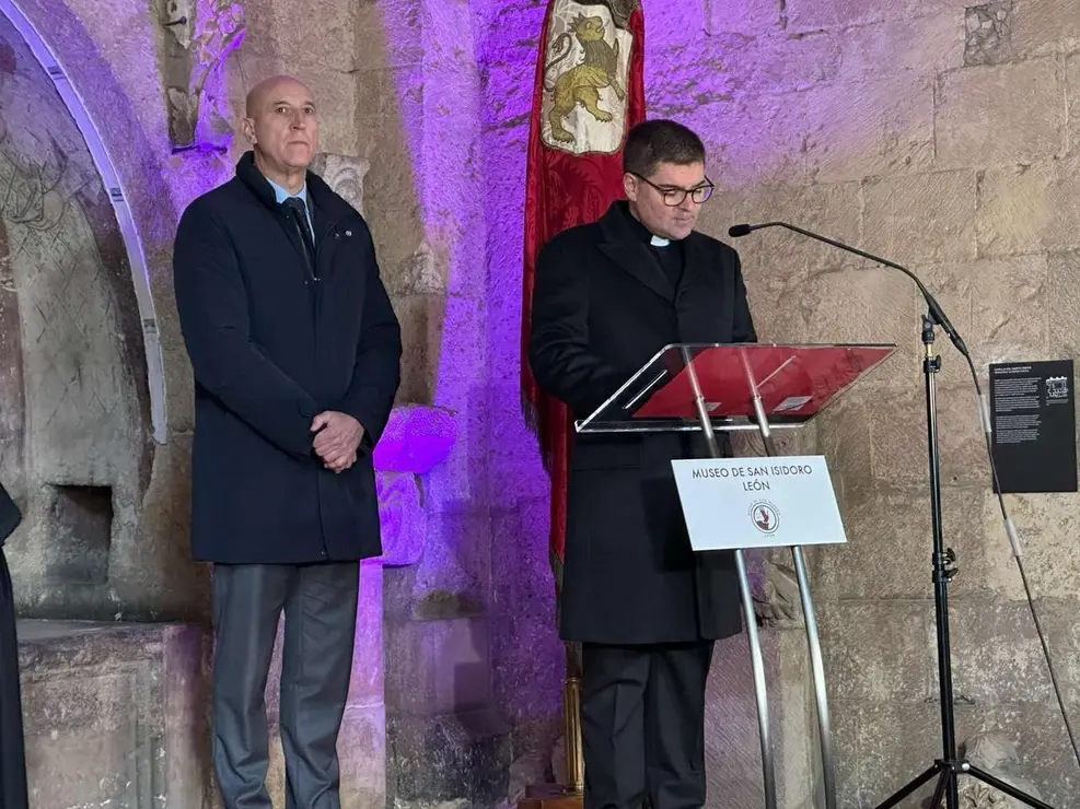 El Pante&oacute;n Real de San Isidoro acogi&oacute; este viernes el primer homenaje a Urraca I, con la presencia de autoridades. Le&oacute;n 24 Horas