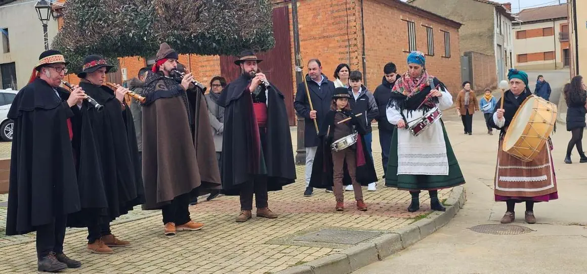 San Ant&oacute;n en Algadefe, con la tradicional subasta de tartas tras los actos del d&iacute;a. | Le&oacute;n 24 Horas