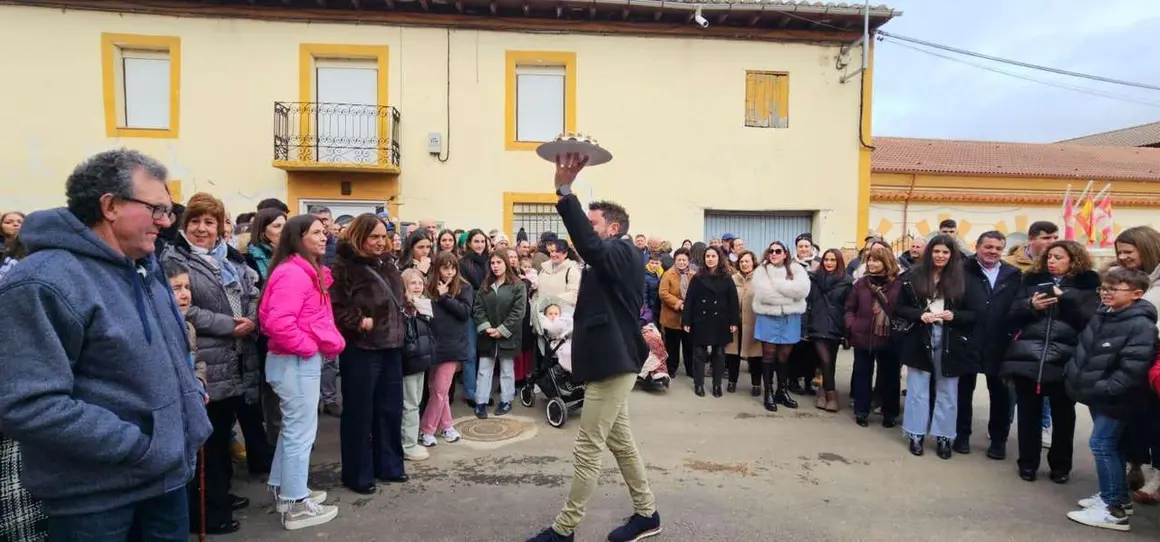 San Ant&oacute;n en Algadefe, con la tradicional subasta de tartas tras los actos del d&iacute;a. | Le&oacute;n 24 Horas