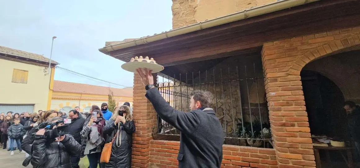 San Ant&oacute;n en Algadefe, con la tradicional subasta de tartas tras los actos del d&iacute;a. | Le&oacute;n 24 Horas