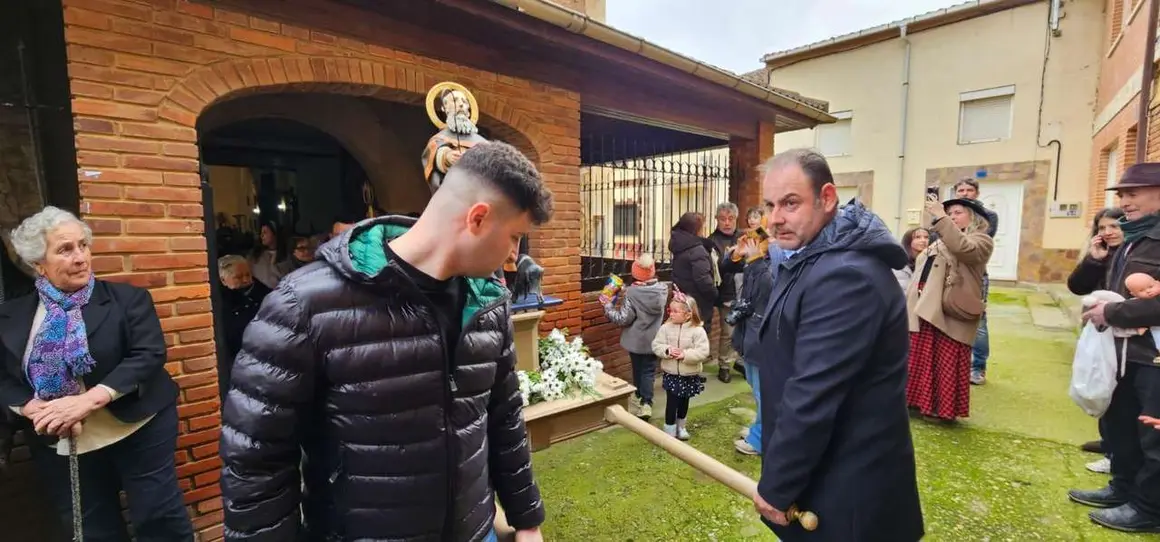 San Ant&oacute;n en Algadefe, con la tradicional subasta de tartas tras los actos del d&iacute;a. | Le&oacute;n 24 Horas