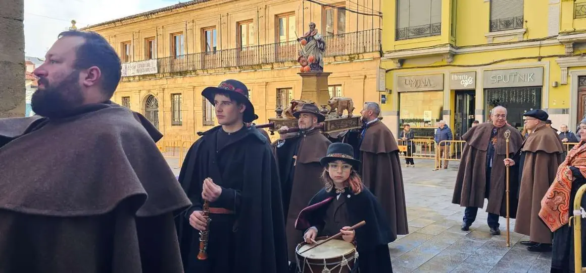 San Ant&oacute;n en el entorno de San Marcelo, este domingo en el centro de Le&oacute;n. Foto: Le&oacute;n 24 Horas