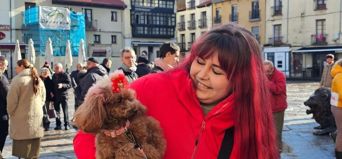 Bendici&oacute;n de mascotas por San Ant&oacute;n en el entorno de San Marcelo, este domingo en el centro de Le&oacute;n. Foto: Le&oacute;n 24 Horas