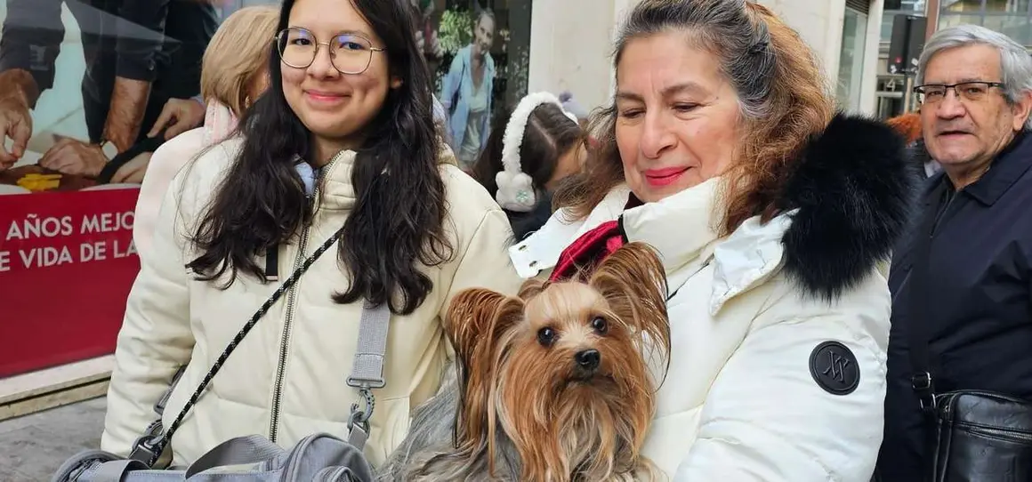 Bendici&oacute;n de mascotas por San Ant&oacute;n en el entorno de San Marcelo, este domingo en el centro de Le&oacute;n. Foto: Le&oacute;n 24 Horas