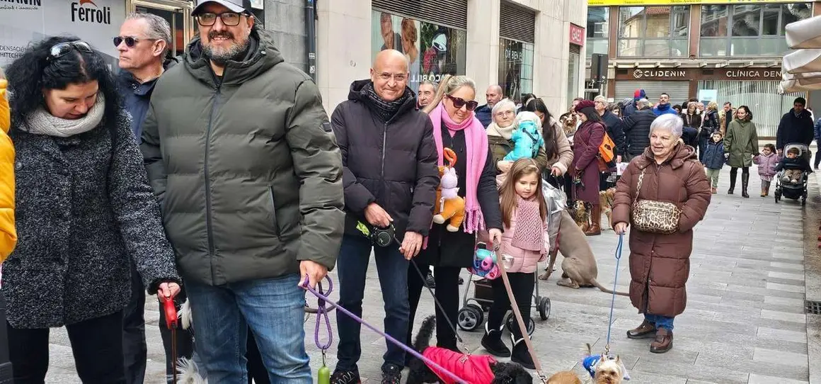 Bendici&oacute;n de mascotas por San Ant&oacute;n en el entorno de San Marcelo, este domingo en el centro de Le&oacute;n. Foto: Le&oacute;n 24 Horas