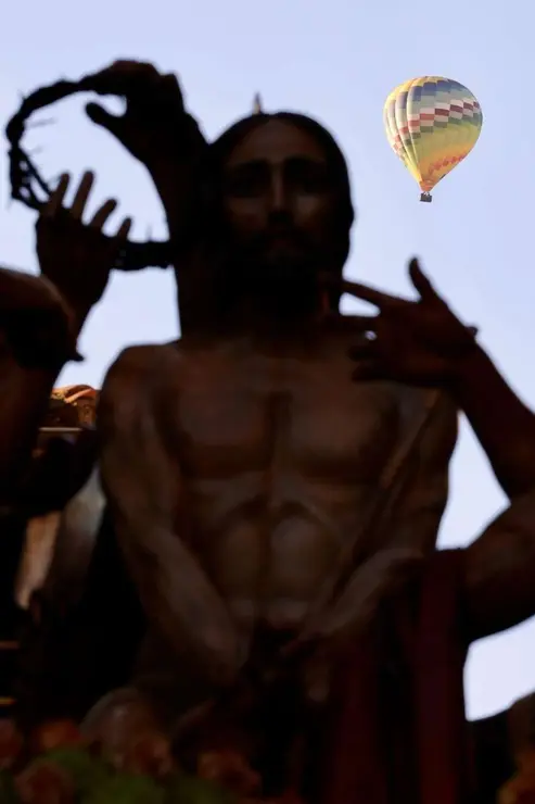 Celebraci&oacute;n del acto de &lsquo;El Encuentro&rsquo; en el transcurso de la Procesi&oacute;n de los Pasos de la Cofrad&iacute;a del Dulce Nombre de Jes&uacute;s Nazareno de la Semana Santa de Le&oacute;n