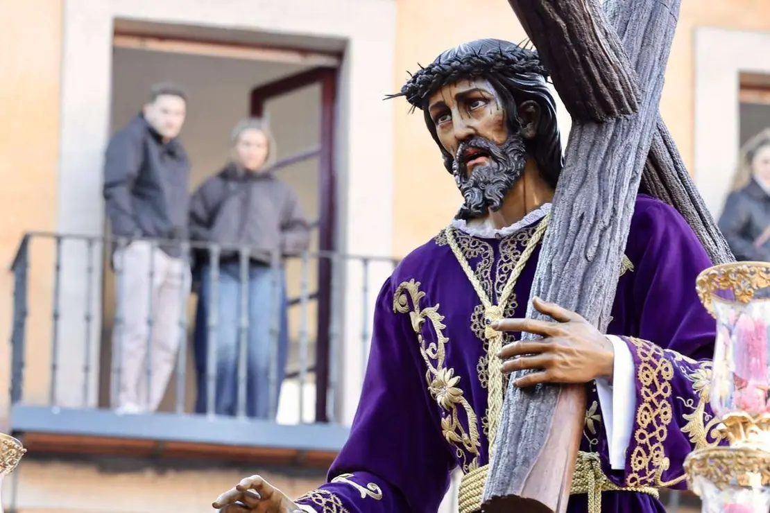 Celebraci&oacute;n del acto de &lsquo;El Encuentro&rsquo; en el transcurso de la Procesi&oacute;n de los Pasos de la Cofrad&iacute;a del Dulce Nombre de Jes&uacute;s Nazareno de la Semana Santa de Le&oacute;n