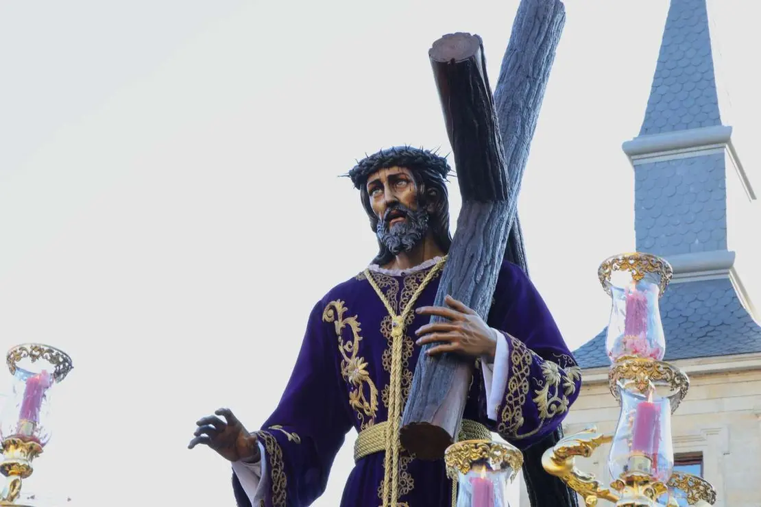Celebraci&oacute;n del acto de &lsquo;El Encuentro&rsquo; en el transcurso de la Procesi&oacute;n de los Pasos de la Cofrad&iacute;a del Dulce Nombre de Jes&uacute;s Nazareno de la Semana Santa de Le&oacute;n