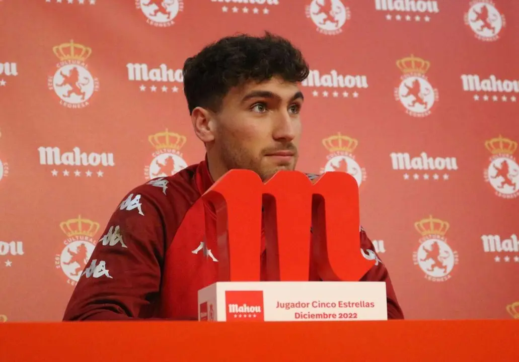 Diego Percan con el premio. CyDL