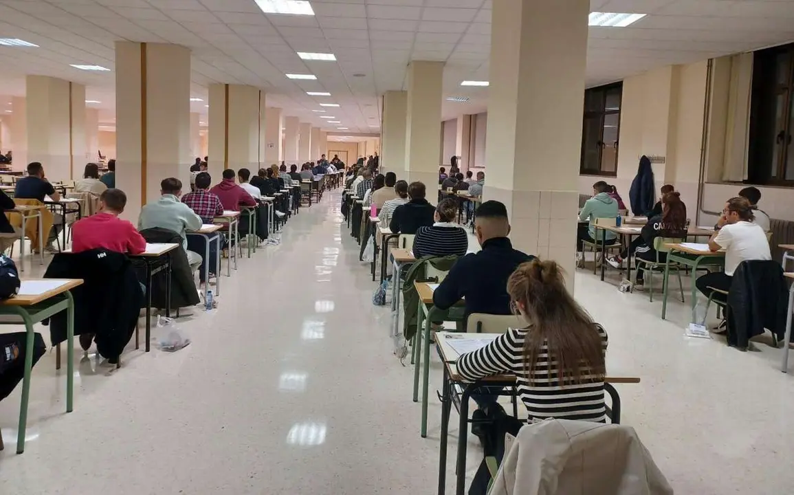 Imagen de archivo de pruebas de acceso a un puesto de trabajo.