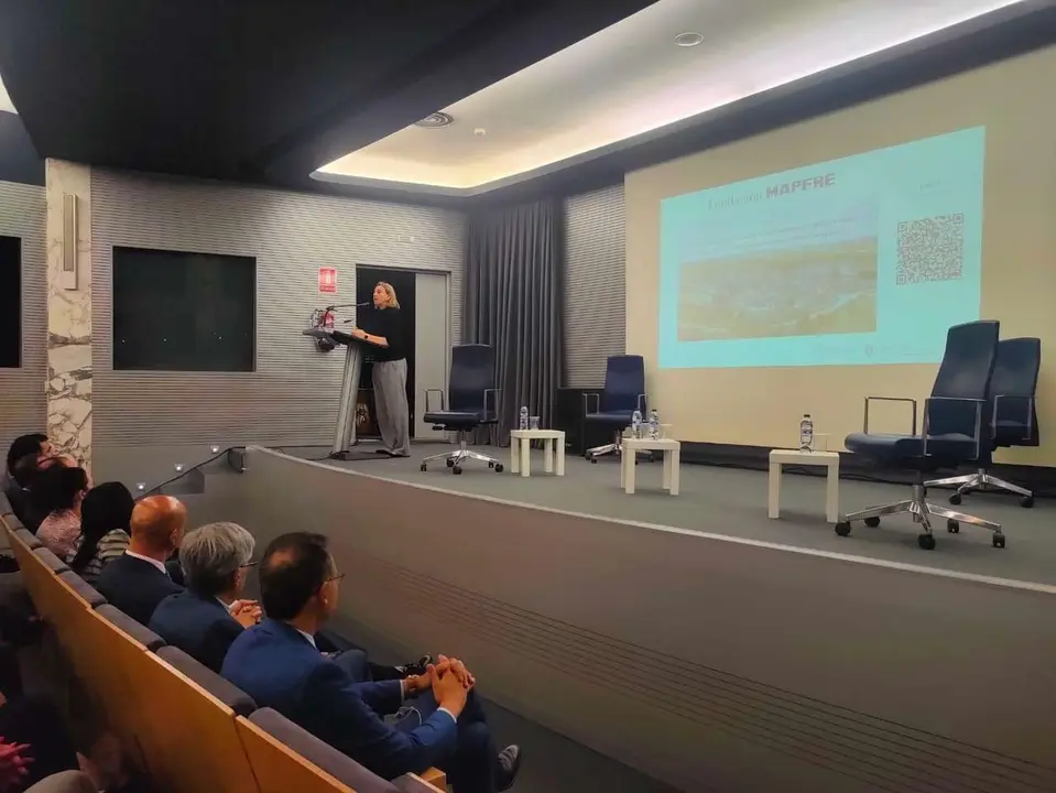 La vicepresidenta de la Junta de Castilla y Le&oacute;n, Isabel Blanco, durante su intervenci&oacute;n en el foro sobre el medio rural que tuvo lugar en Le&oacute;n. | &Oacute;.Q.