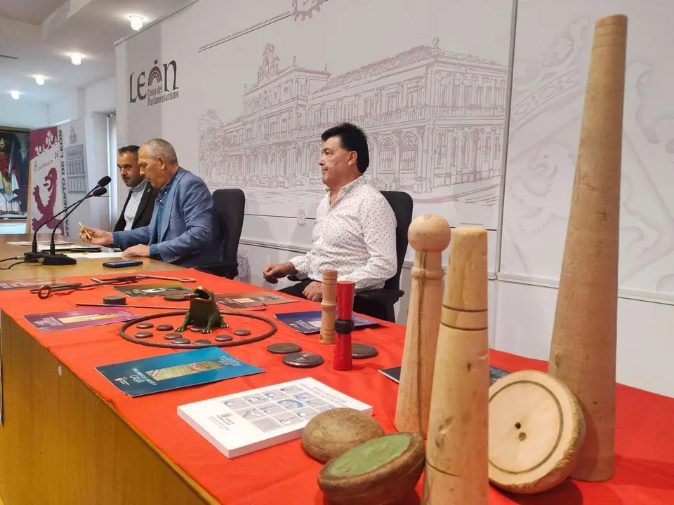 Mart&iacute;nez, Canuria y Fern&aacute;ndez durante la presentaci&oacute;n de la jornada de puertas abiertas. | &Oacute;.Q.