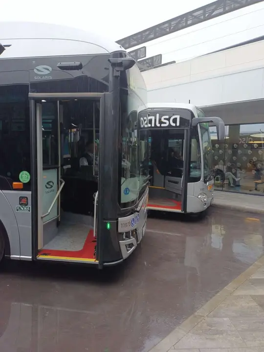 Autobuses el&eacute;ctricos en la estaci&oacute;n Do&ntilde;a Urraca de Le&oacute;n