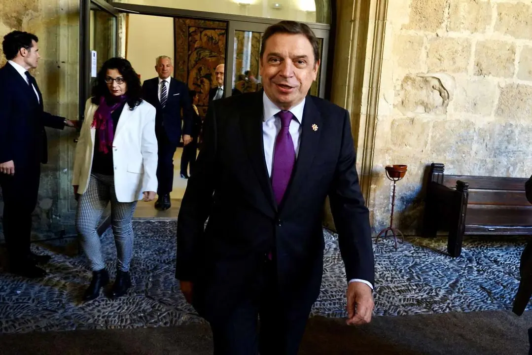 El ministro de Agricultura, Pesca y Alimentaci&oacute;n, Luis Planas, en una visita anterior a Le&oacute;n. | ICAL