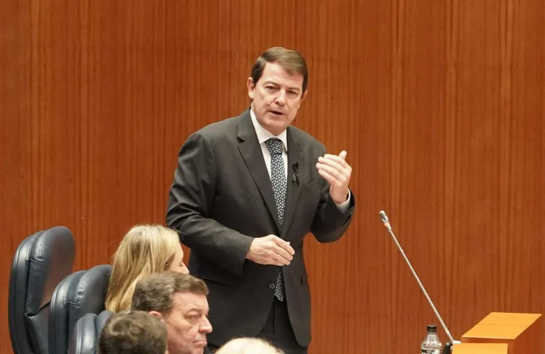 El presidente de la junta, Alfonso Fern&aacute;ndez Ma&ntilde;ueco , durante un Pleno de las Cortes de Castilla y Le&oacute;n / Rub&eacute;n Cacho. ICAL. 
