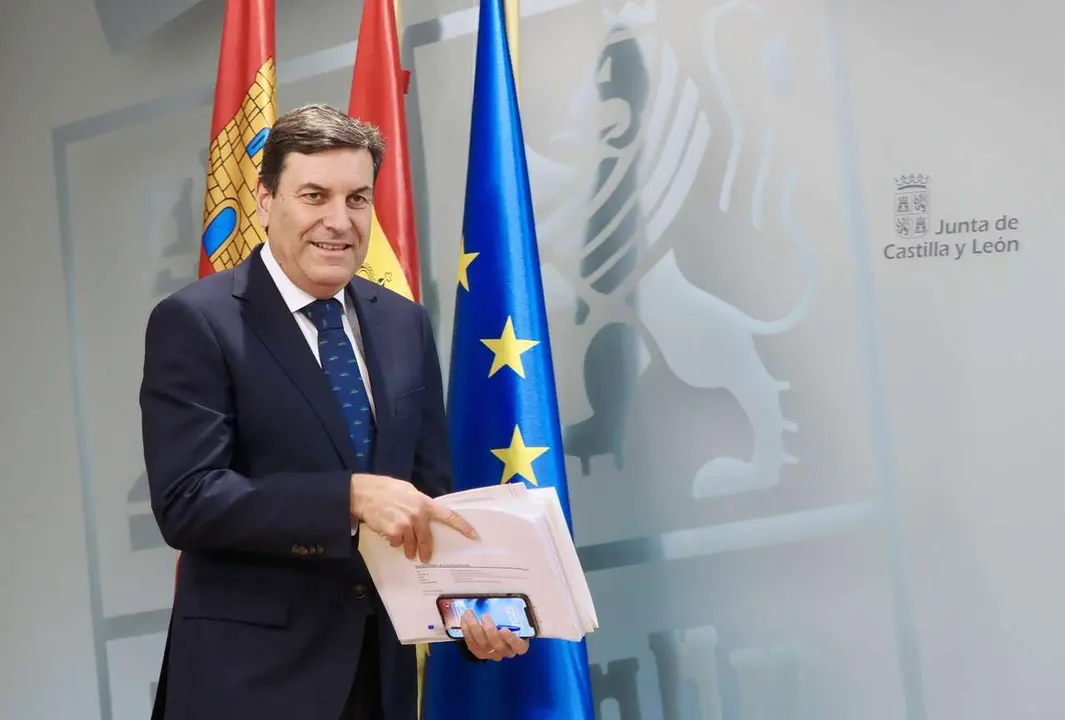 R. Valtero. ICAL. El consejero de Econom&iacute;a y Hacienda y portavoz, Carlos Fern&aacute;ndez Carriedo, comparece en rueda de prensa posterior al Consejo de Gobierno