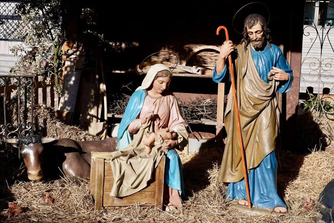 Campillo. ICAL. Decapitan la figura del ni&ntilde;o Jes&uacute;s del Bel&eacute;n ubicado en la plaza de Botines de Le&oacute;n