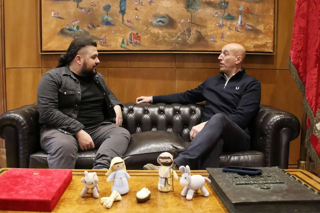 El alcalde de Le&oacute;n recibe a N&eacute;stor L&oacute;pez, el director de cine leon&eacute;s que est&aacute; nominado a los Goya
