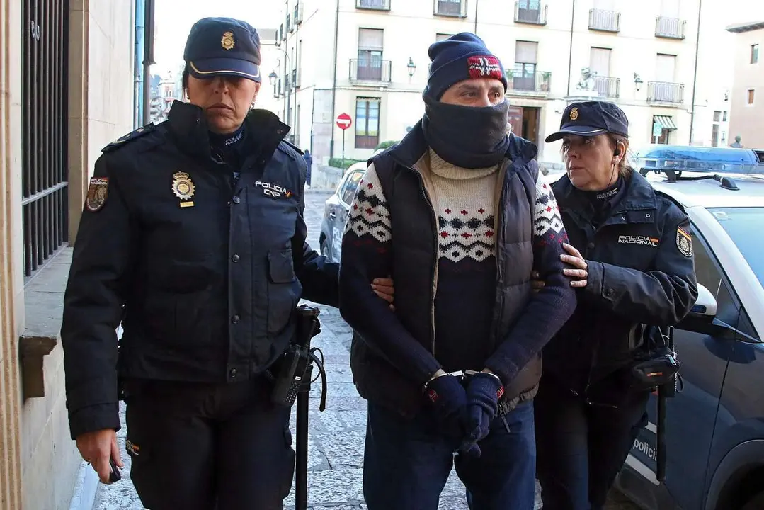Peio Garc&iacute;a. ICAL. Los acusados por la muerte violenta de una prostituta en Cembranos en 2021 llegan a la Audiencia Provincial de Le&oacute;n