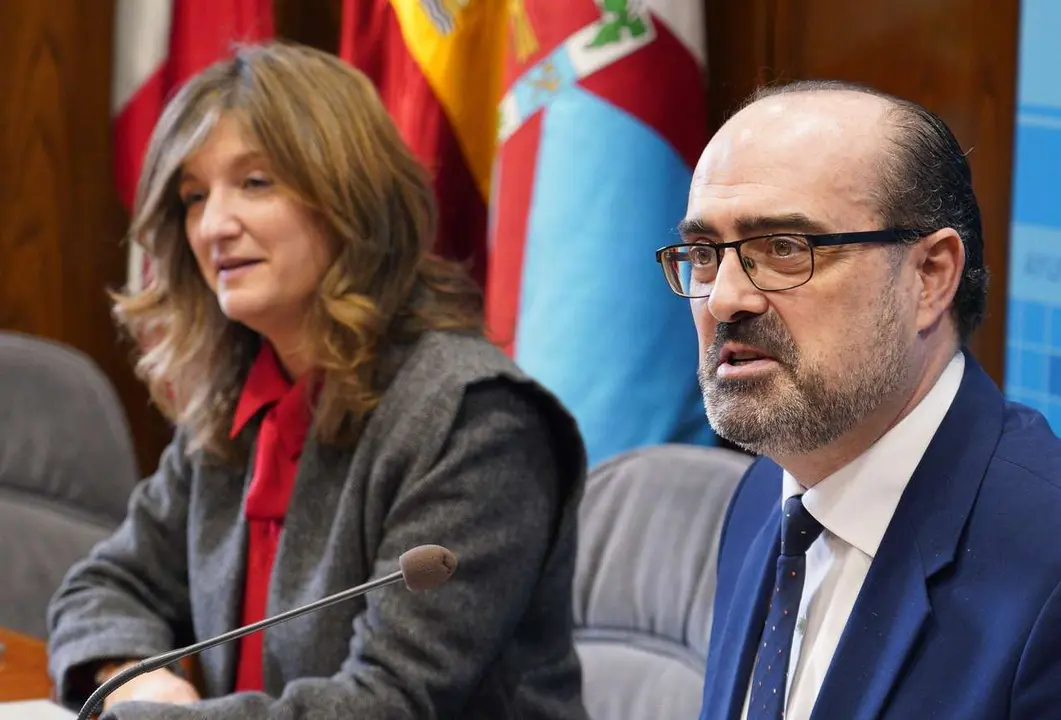 C&eacute;sar S&aacute;nchez. ICAL. La rectora de la Universidad de Le&oacute;n, Nuria Gonz&aacute;lez, junto al alcalde de Ponferrada, Marco Morala, durante la firma del convenio de colaboraci&oacute;n entre ambas instituciones