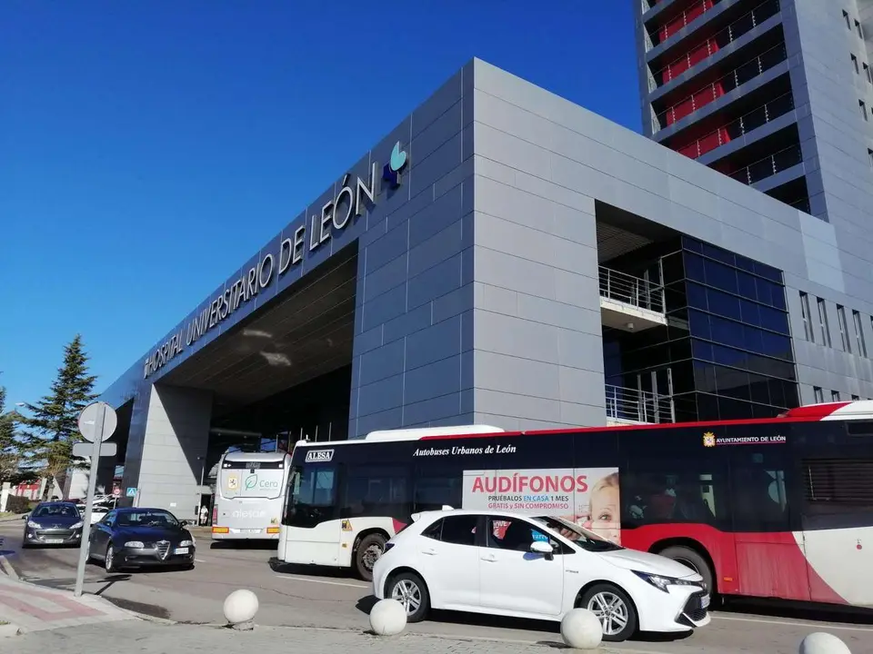 El hombre ha fallecido en el Hospital de Le&oacute;n, tras ser trasladado desde el del Bierzo por la gravedad de sus heridas.