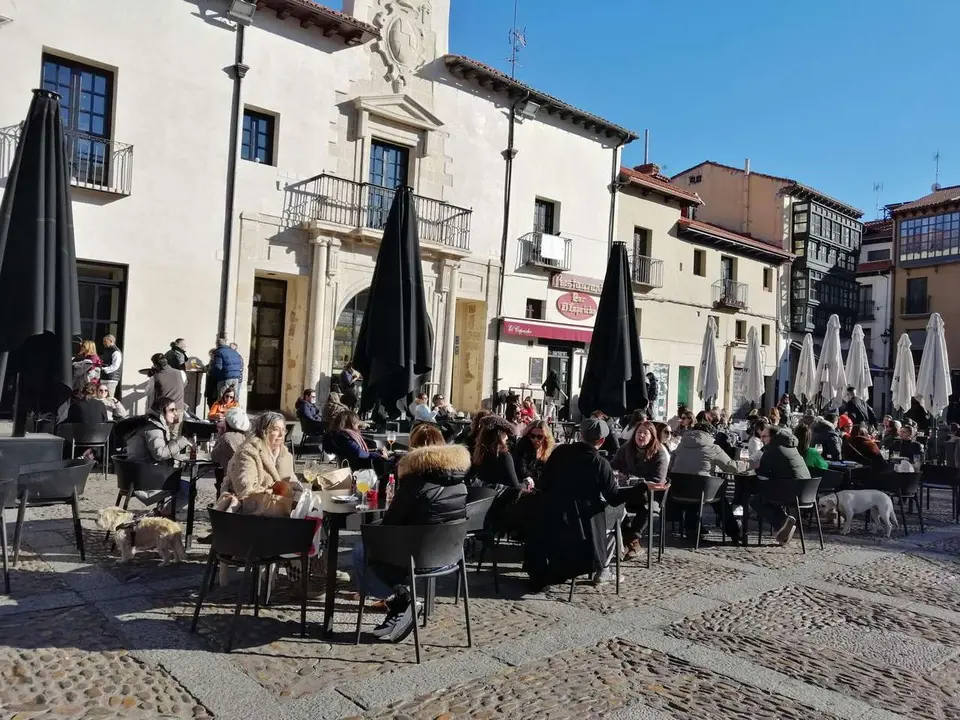 Terrazas en la plaza de San Marcelo de Le&oacute;n. / LE&Oacute;N24HORAS