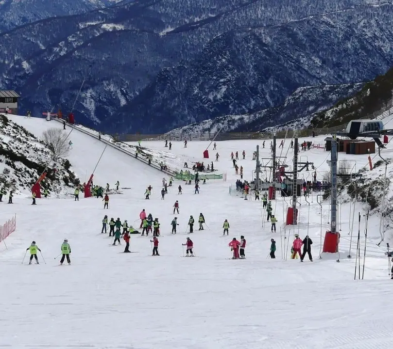 Los populares de Villablino acusan a la Diputaci&oacute;n de Le&oacute;n de &ldquo;inacci&oacute;n&rdquo; con las obras de la estaci&oacute;n invernal de Leitariegos.