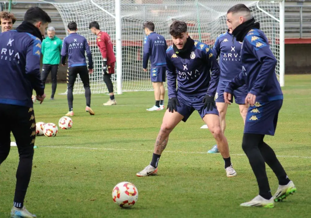 Acci&oacute;n de un entrenamiento de la Cultural // CyD Leonesa