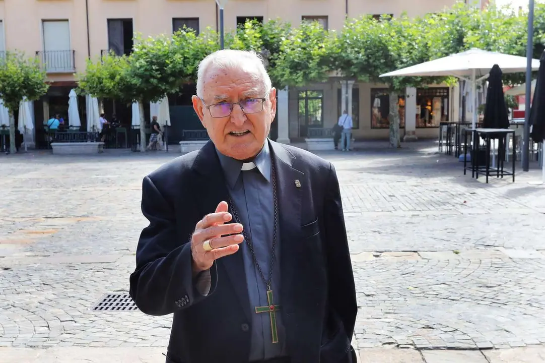 Br&aacute;gimo. ICAL. Nicol&aacute;s Castellanos, obispo em&eacute;rito de Palencia, misionero espa&ntilde;ol en Bolivia; Premio Pr&iacute;ncipe de Asturias de la Concordia; y Premio Castilla y Le&oacute;n de Valores Humanos en una de sus visitas a Palencia