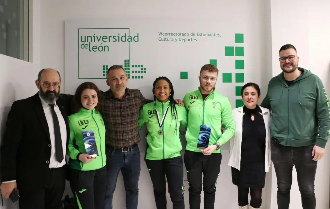 de izda a dcha Antonio Barre&ntilde;ada, Beatriz Ria&ntilde;o, Diego Soto, Luzma Carcedo, Flori&aacute;n Yugueros, Susana Ropero y Abel Isa&iacute; Cabero 'Caber&iacute;n'