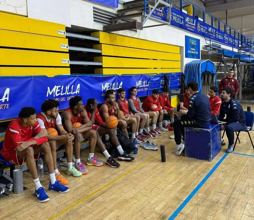 La plantilla culturalista durante su estancia en Melilla // @CultuBaloncesto