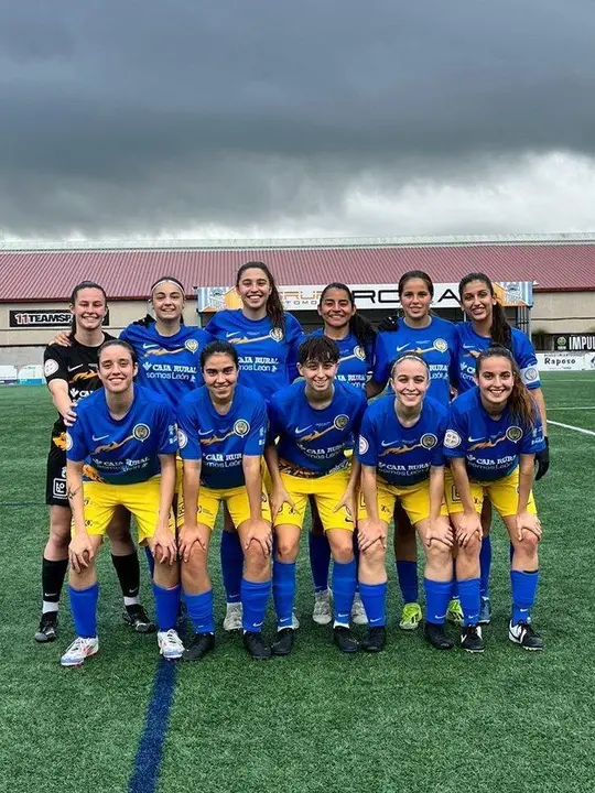 Una alineaci&oacute;n del Ol&iacute;mpico durante la temporada // @Ol&iacute;mpicoLeon