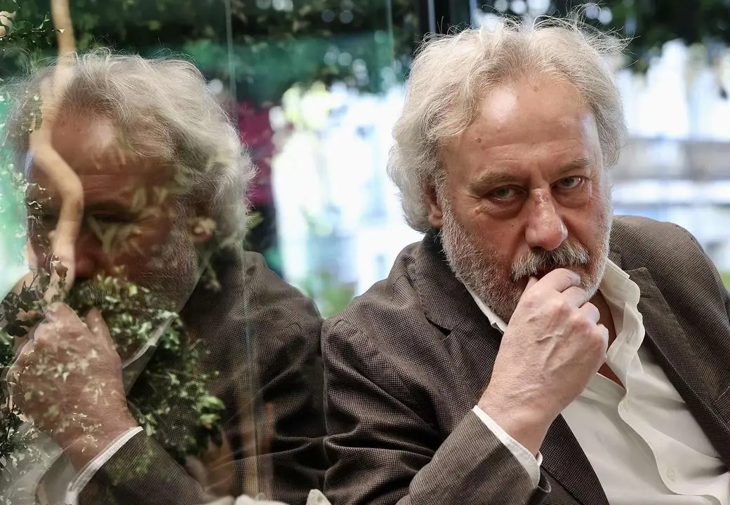 El escritor leon&eacute;s Julio Llamazares participa este viernes en el homenaje a Eufemiano 'El topo de la Mata'.