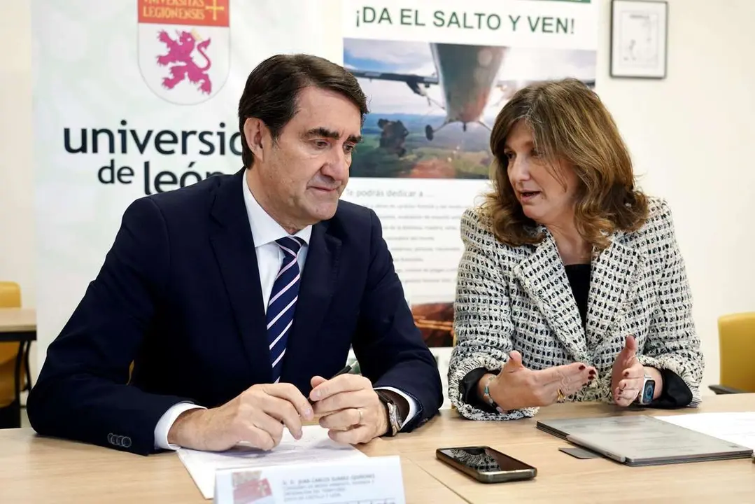 Campillo - La rectora de la Universidad de Le&oacute;n, Nuria Gonz&aacute;lez, y el consejero de Medio Ambiente, Vivienda y Ordenaci&oacute;n del Territorio, Juan Carlos Su&aacute;rez-Qui&ntilde;ones