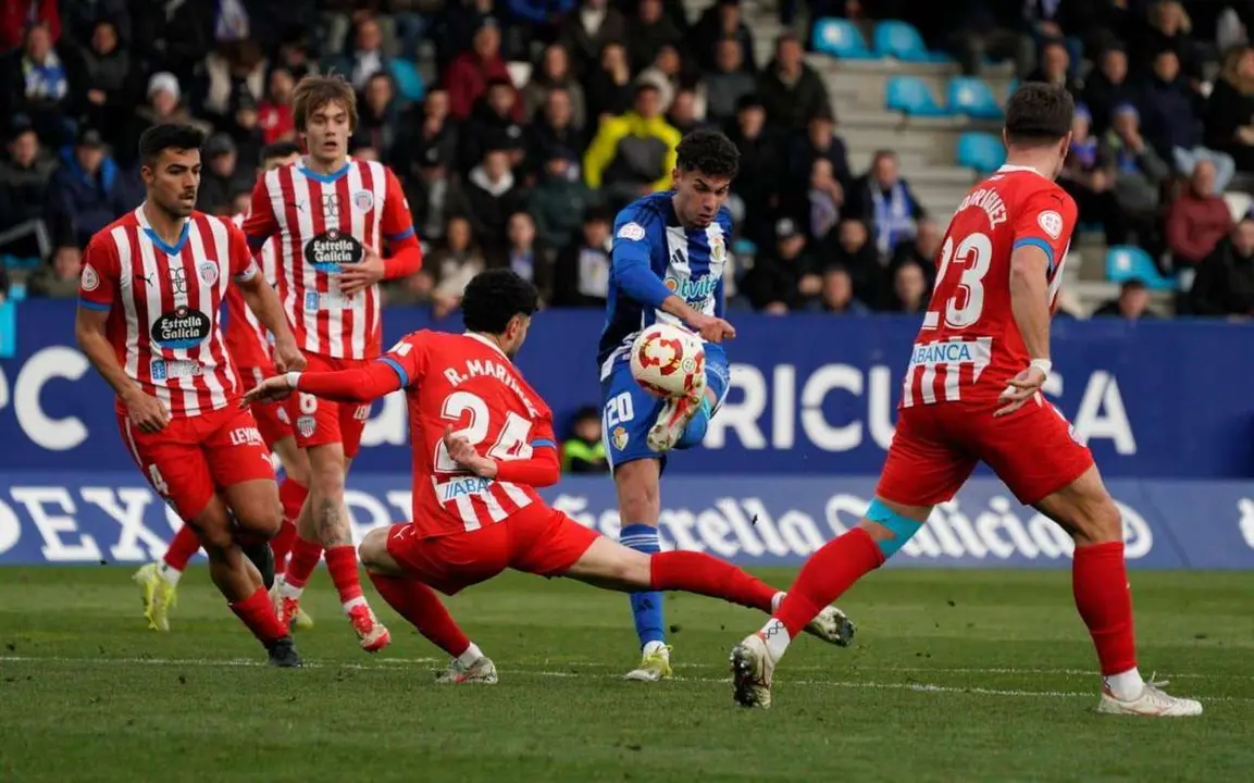 Una acci&oacute;n del partido de este domingo ante el  Lugo. / SD PONFERRADINA