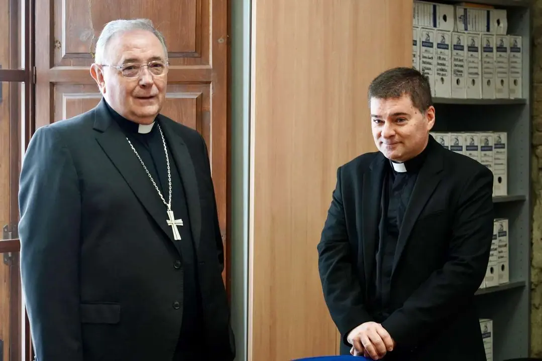 Campillo. ICAL. El obispo de Le&oacute;n, Luis &Aacute;ngel de las Heras, y el vicario general de la Di&oacute;cesis, Luis Garc&iacute;a, presentan los Premios San Froil&aacute;n