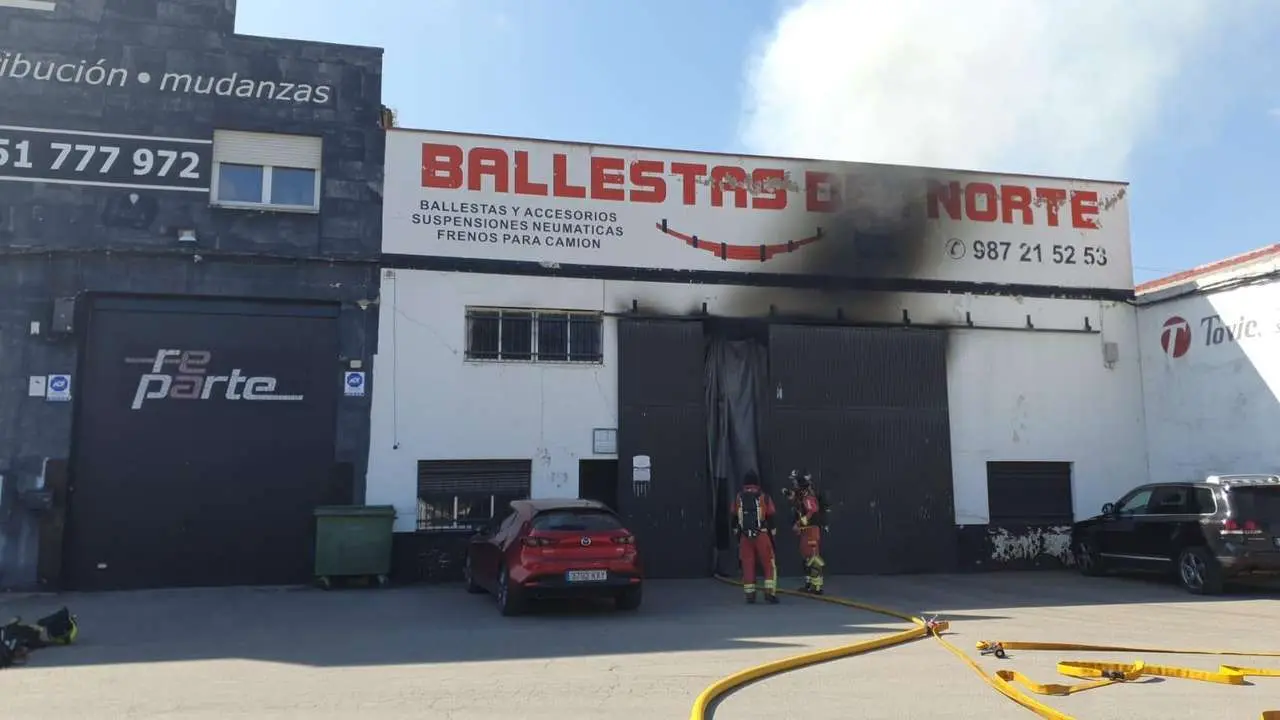 Incendio en la nave de la empresa Ballestas del Norte