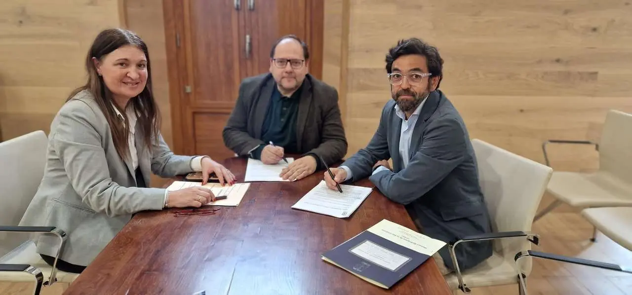Firma de la adquisici&oacute;n de la estaci&oacute;n de autobuses de La Ba&ntilde;eza