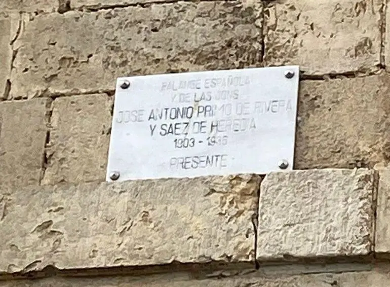 Placa de Jos&eacute; Antonio Primo de Rivera