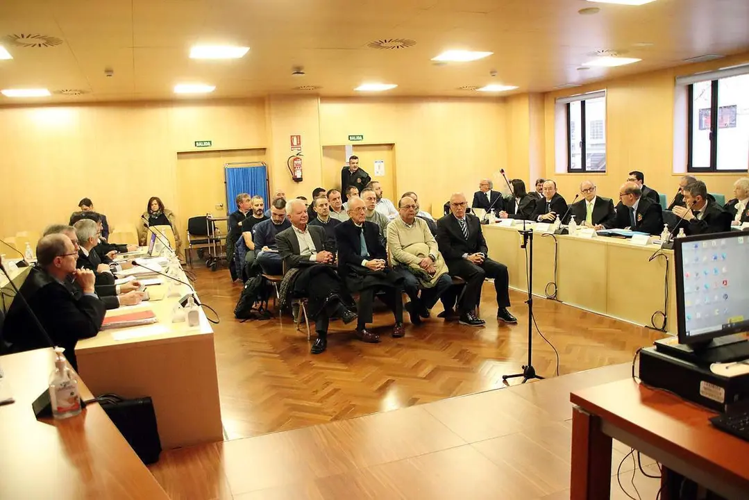 Diecis&eacute;is acusados fueron juzgados en 2023 por la muerte en 2013 de seis mineros en la Hullera Vasco Leonesa, pero la sentencia no ha llegado. | ICAL