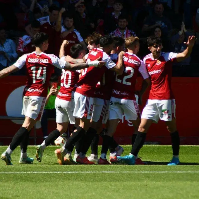 Los jugadores del N&agrave;stic celebran un gol frente a la Ponferradina. / @NASTICTARRAGONA