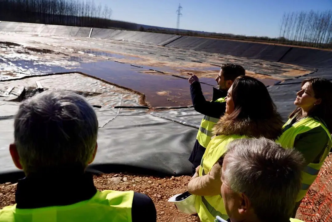 Campillo. ICAL. La consejera de Agricultura, Ganader&iacute;a y Desarrollo Rural, Mar&iacute;a Gonz&aacute;lez Corral, visita las obras de modernizaci&oacute;n del regad&iacute;o en Llamas de la Ribera (Le&oacute;n)